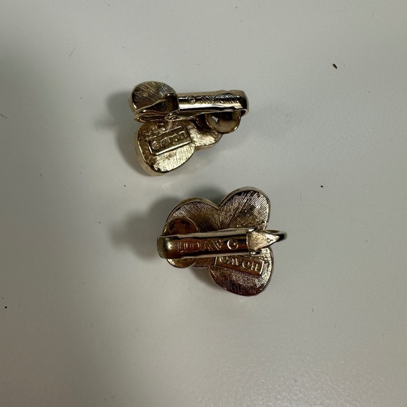 VTG Signed Avon Gold Tone Faux 3 Stone Cabochon Stud Earrings - Picture 4 of 5